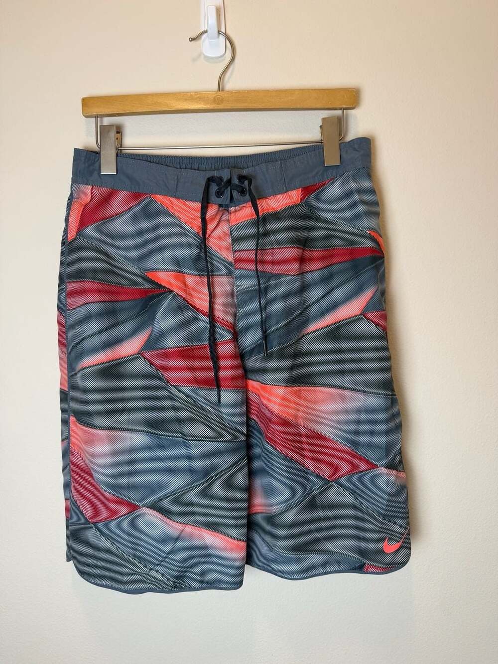 Nike Board Shorts Size M Gray Coral Geometric